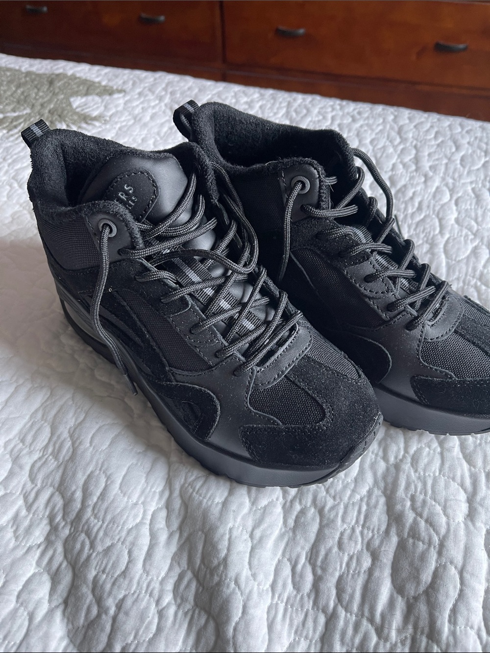 Skechers Women's Black High-Top Athletic Sneakers new never worn